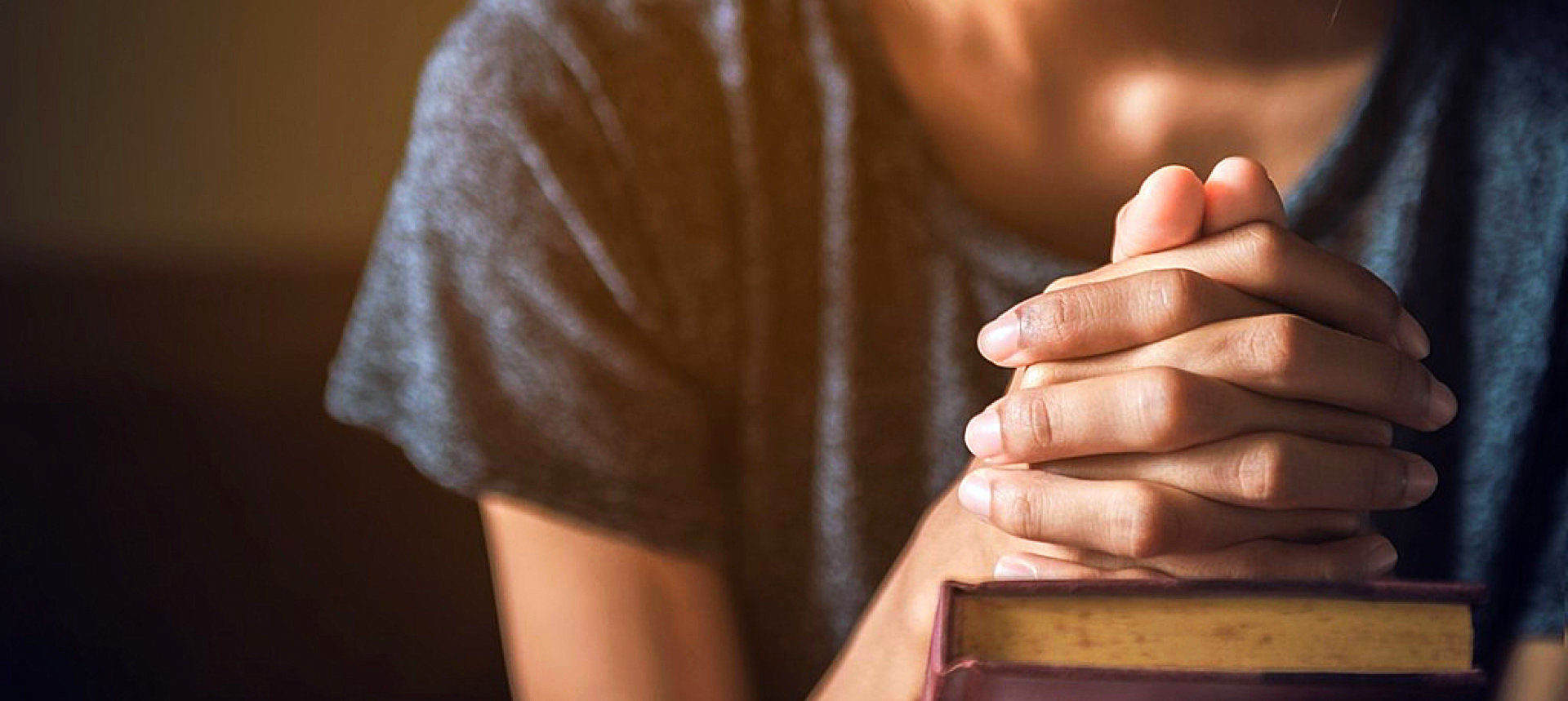 woman praying